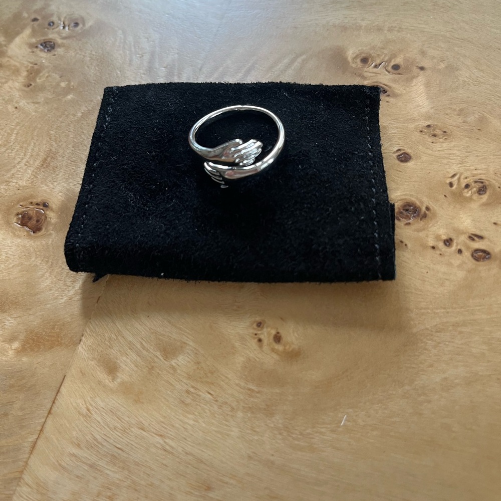 Hug ring